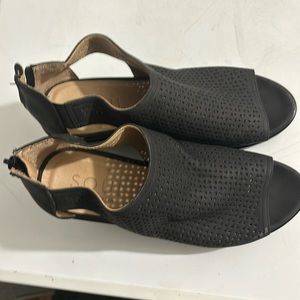 Ladies sandals